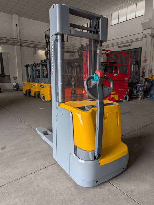 Stoccatore elettrico usato Jungheinrich EJC