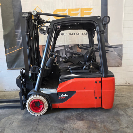 Carrello elevatore elettrico usato Linde E20L