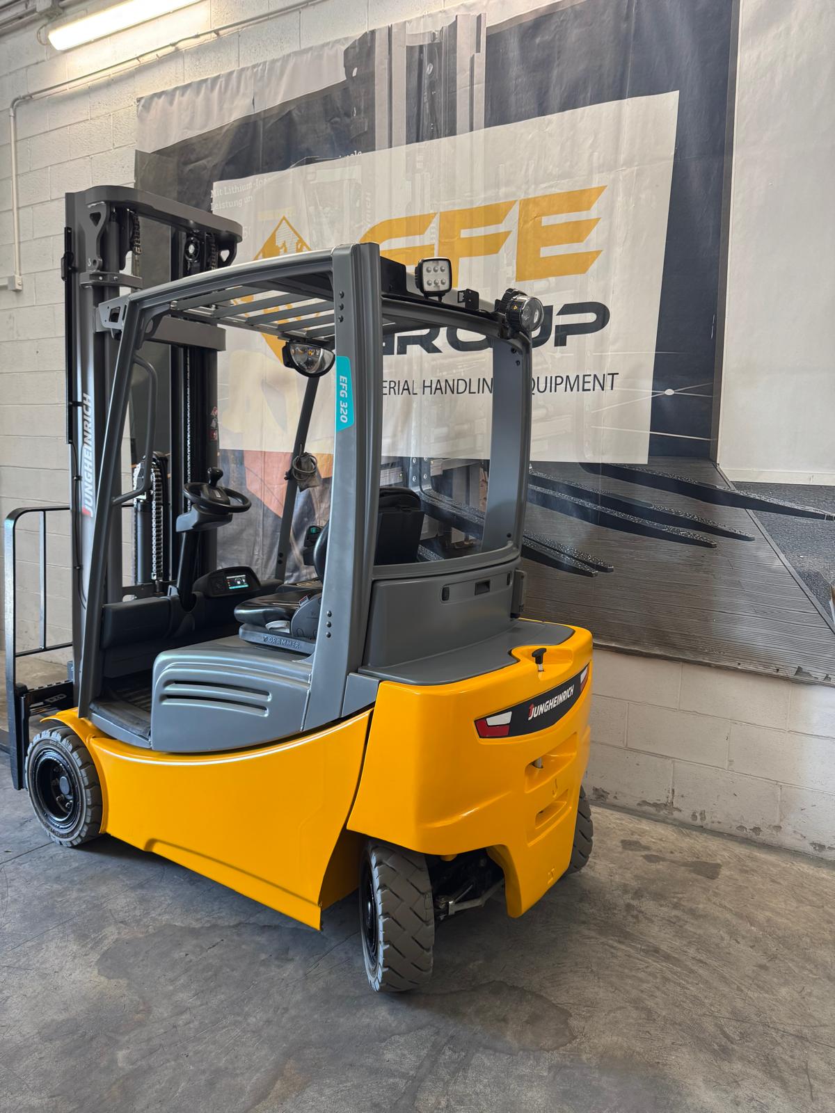 Carrello elevatore frontale elettrico Jungheinrich EFG 320 