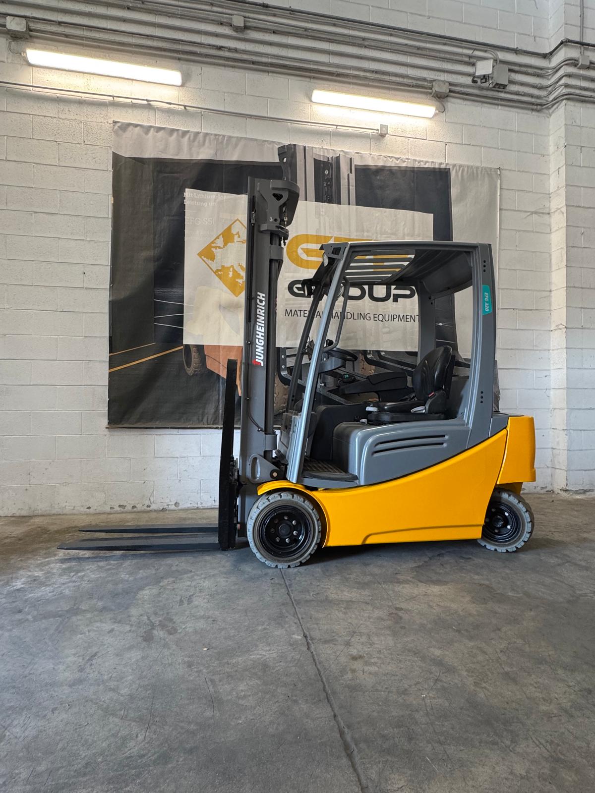 Carrello elevatore frontale elettrico Jungheinrich EFG 320 
