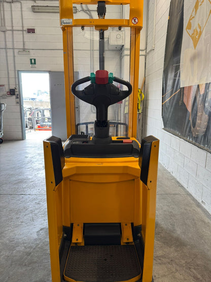 Jungheinrich ERC 212 usato 2015 - stoccatore elettrico con pedana - foto 7