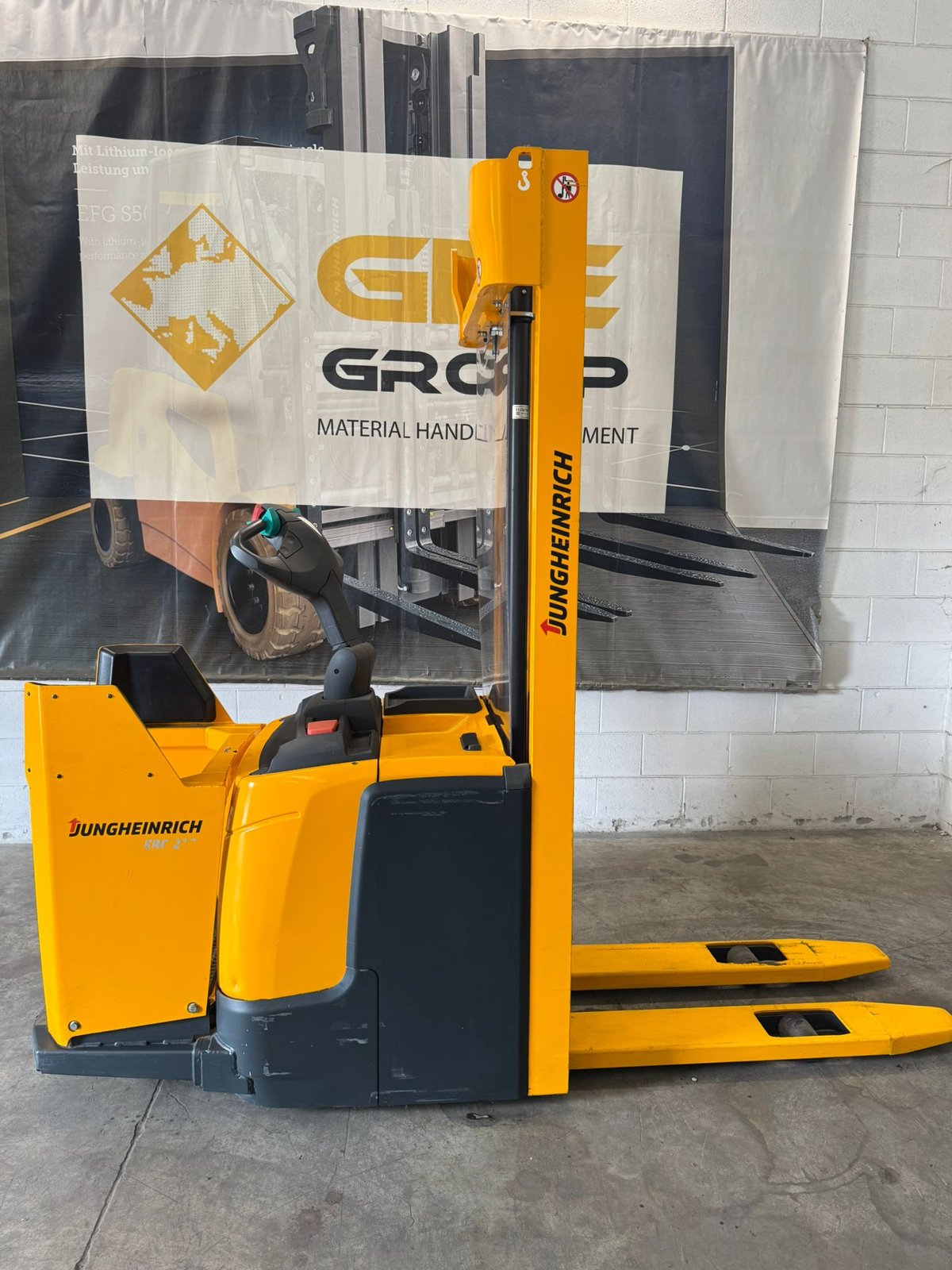 Jungheinrich ERC 212 usato 2015 - stoccatore elettrico con pedana - foto 11