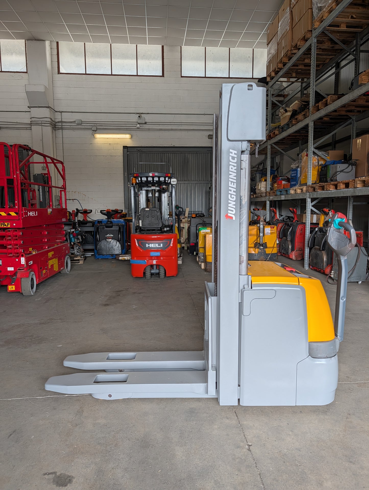 Jungheinrich EJC 220 - Anno: 2016 - Stoccatore Elettrico a Timone
