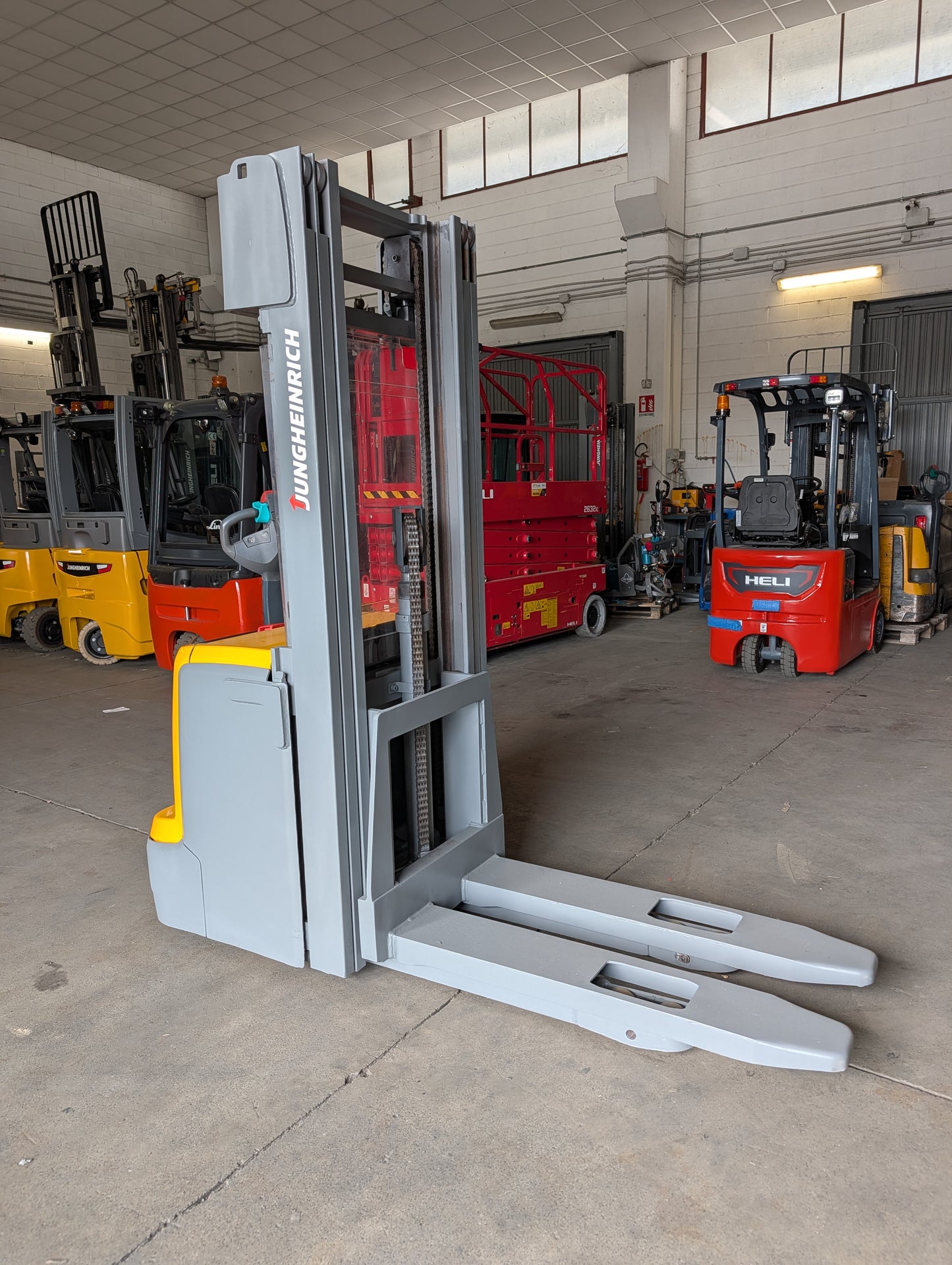 Jungheinrich EJC 220 - Anno: 2016 - Stoccatore Elettrico a Timone
